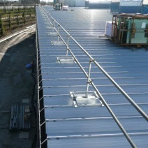 折板屋根用支柱